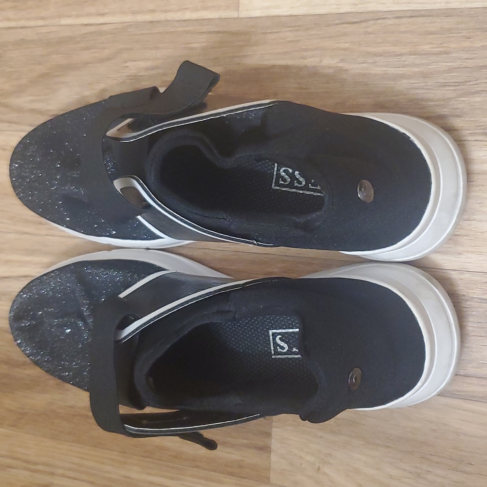 Shoes - Picture 3 of 5